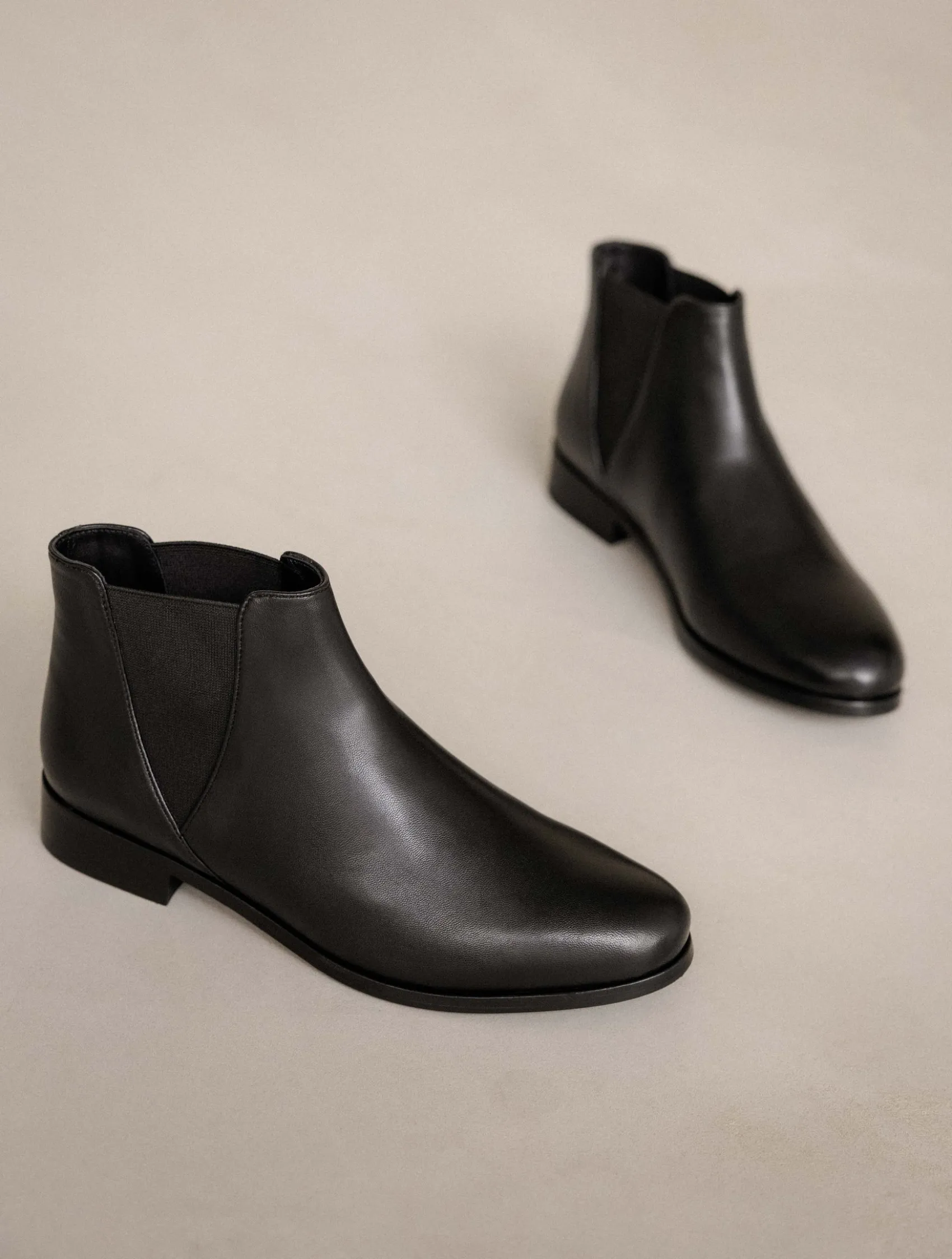 Femme Bobbies Chelsea