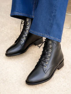 Femme Bobbies Doria